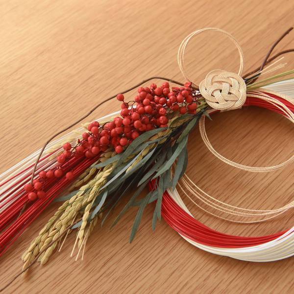 伝統とモダンどっちもいいなと思えるお正月飾り。水引しめ縄、ミニ門松、木の鏡餅・・・お正月インテリア雑貨６選[PR]