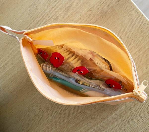 子どもの修学旅行や合宿に、「自分で身支度」を叶えるキッズトラベルポーチ、スタッフの使用レポ[PR]