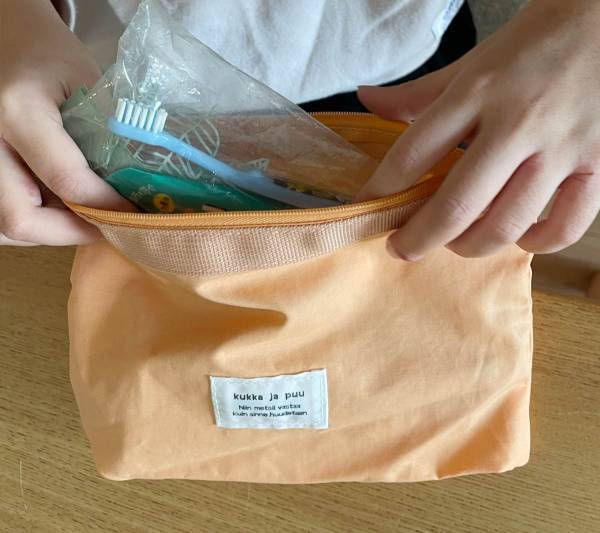 子どもの修学旅行や合宿に、「自分で身支度」を叶えるキッズトラベルポーチ、スタッフの使用レポ[PR]