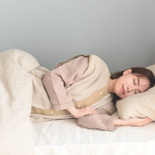 おやすみタイムだけじゃない！「軽い・あったか・動きやすい」大人スリーパーが、家事時間からお出かけまで手放せない【インスタグラマーさんのもの選び】[PR]