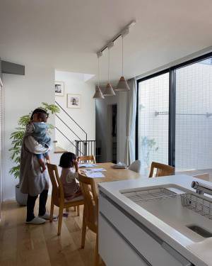 おやすみタイムだけじゃない！「軽い・あったか・動きやすい」大人スリーパーが、家事時間からお出かけまで手放せない【インスタグラマーさんのもの選び】[PR]