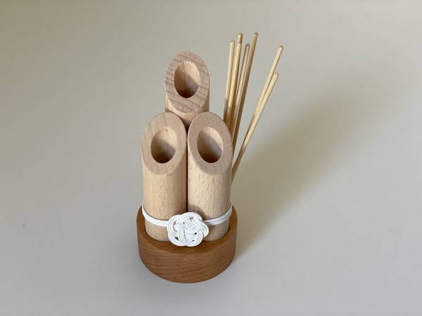 お正月飾りは、タペストリーと小さな門松で暮らしを身軽に、丁寧に。[PR]