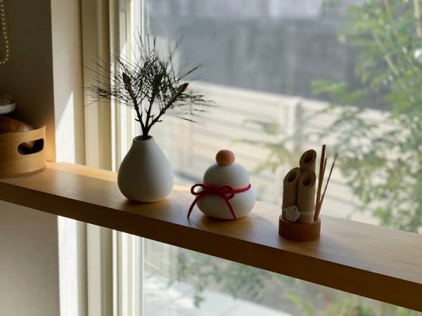 お正月飾りは、タペストリーと小さな門松で暮らしを身軽に、丁寧に。[PR]