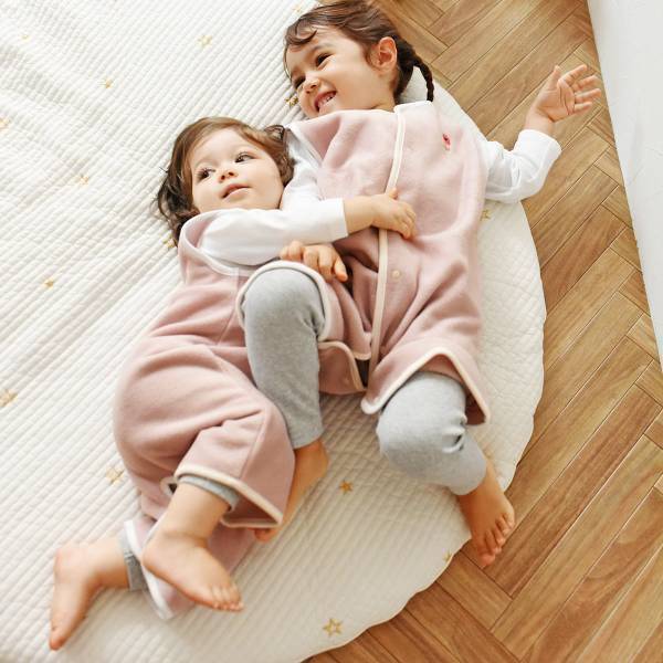 今どきのママが選ぶカラーはコレ！冬のあったかスリーパー人気カラーランキング[PR]