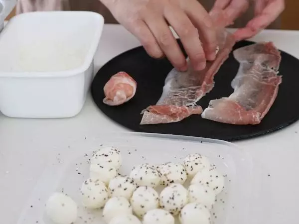 ちょっと飲む日に、こんなおつまみはいかが?「マッシュルームと生ハムモッツァレラチーズのフライ」