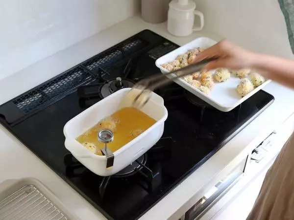 ちょっと飲む日に、こんなおつまみはいかが?「マッシュルームと生ハムモッツァレラチーズのフライ」