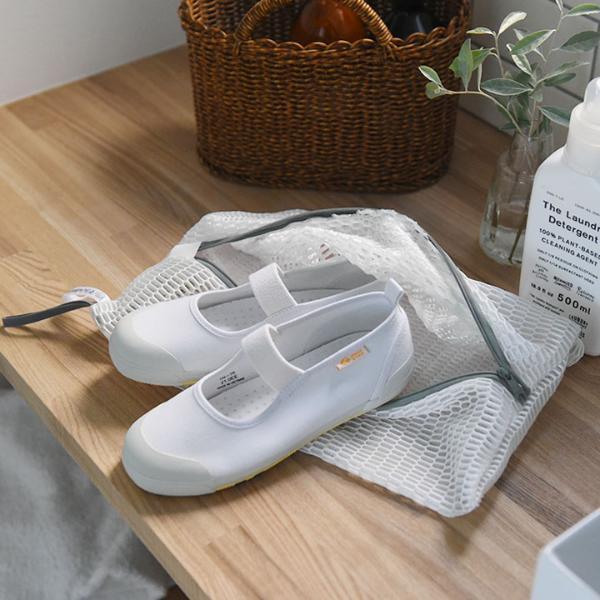 面倒な上履き洗いとサヨナラ！ 洗濯機で丸洗いできる「シューズ丸洗いネット」使用レポ