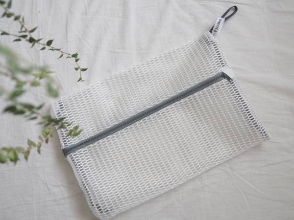 面倒な上履き洗いとサヨナラ！ 洗濯機で丸洗いできる「シューズ丸洗いネット」使用レポ