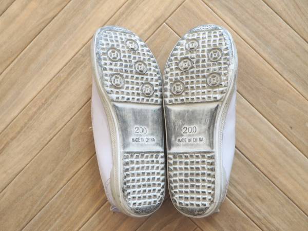 面倒な上履き洗いとサヨナラ！ 洗濯機で丸洗いできる「シューズ丸洗いネット」使用レポ