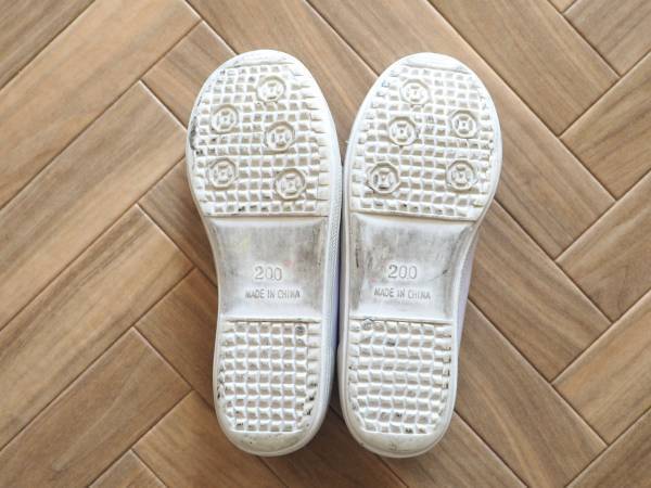 面倒な上履き洗いとサヨナラ！ 洗濯機で丸洗いできる「シューズ丸洗いネット」使用レポ