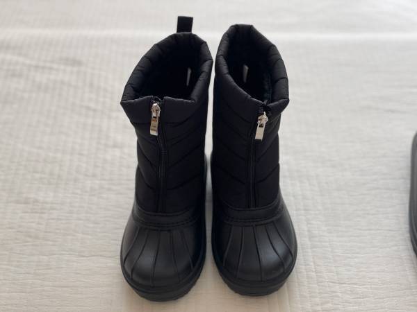 親子でぬくぬく！雪遊びもお出かけも、子どもとお揃いで履けるスノーブーツ。[PR]