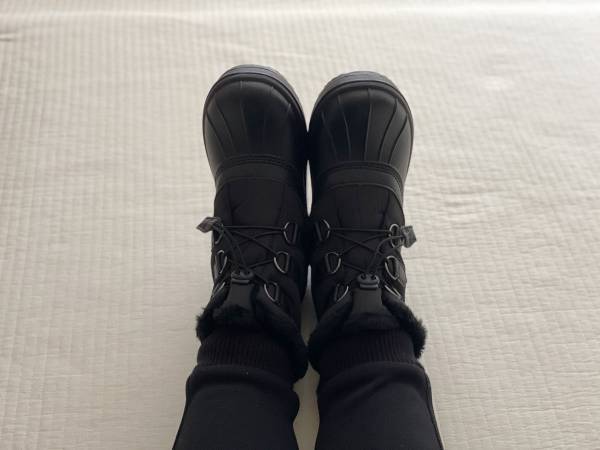 親子でぬくぬく！雪遊びもお出かけも、子どもとお揃いで履けるスノーブーツ。[PR]