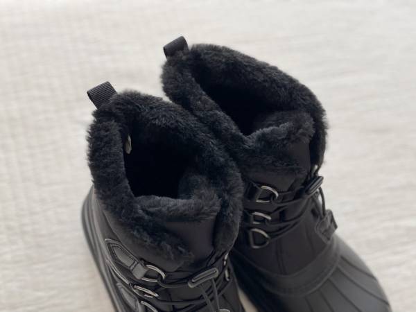 親子でぬくぬく！雪遊びもお出かけも、子どもとお揃いで履けるスノーブーツ。[PR]