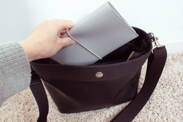 いざという時に慌てない！保険証・診察券・お薬手帳をまとめて収納「bon momentのマルチケース」[PR]