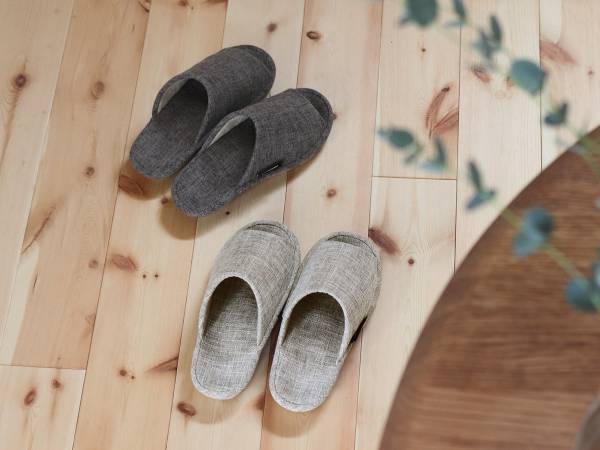 正しい歩き方にお手軽矯正！毎日履きたくなる「bon moment　健康スリッパ」[PR]