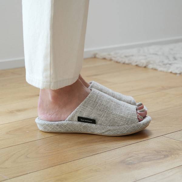 正しい歩き方にお手軽矯正！毎日履きたくなる「bon moment　健康スリッパ」[PR]