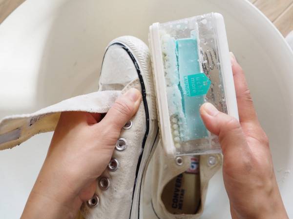 コロコロ転がすだけでしっかり泡立つ。石鹸を収納しながら汚れを落とせる、「石鹸ケース」[PR]