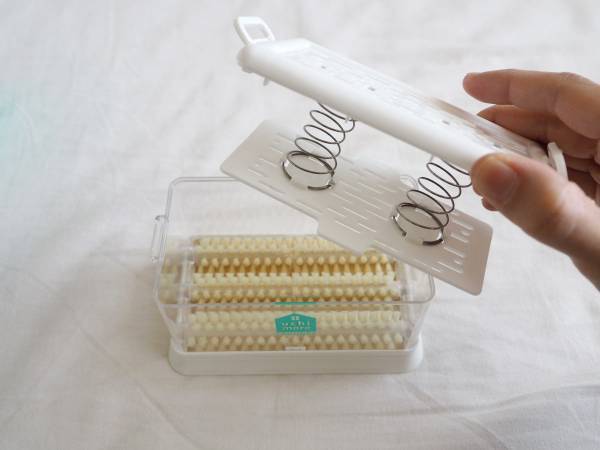 コロコロ転がすだけでしっかり泡立つ。石鹸を収納しながら汚れを落とせる、「石鹸ケース」[PR]