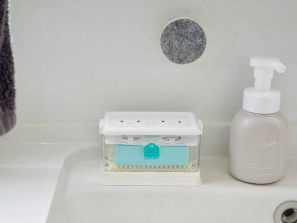 コロコロ転がすだけでしっかり泡立つ。石鹸を収納しながら汚れを落とせる、「石鹸ケース」[PR]