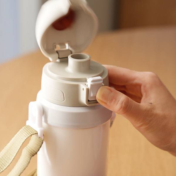 新色＆たっぷりサイズ仲間入り！ ニュアンスカラーが人気の「キッズ水筒」