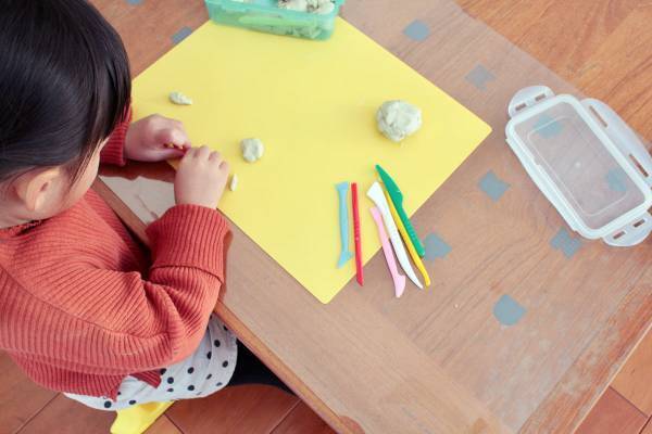 大切なデスクを傷から守る。シンプル＆北欧テイストで長く使える「kukka ja puuのデスクマット」[PR]