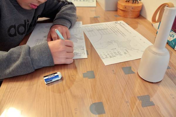 大切なデスクを傷から守る。シンプル＆北欧テイストで長く使える「kukka ja puuのデスクマット」[PR]