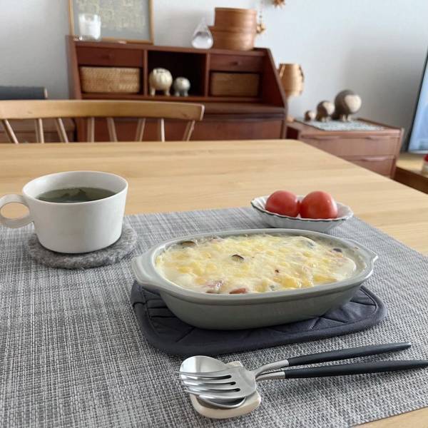 オーブン料理のハードルをぐーんと下げて、冬ごはんの幸福度はぐぐぐーんとアップ！ボンモマン耐熱皿のある暮らし【インスタグラマーさんのもの選び】[PR]