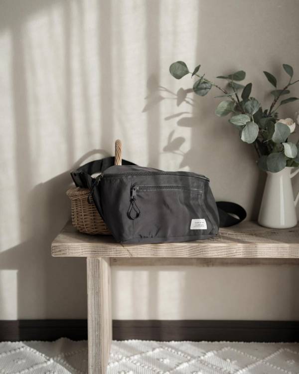 イマドキ小学生の必需品！放課後のお出かけは、クッカヤプー「ゲーム機がしっかり入る ボディバッグ」1つで楽ちんに。[PR]