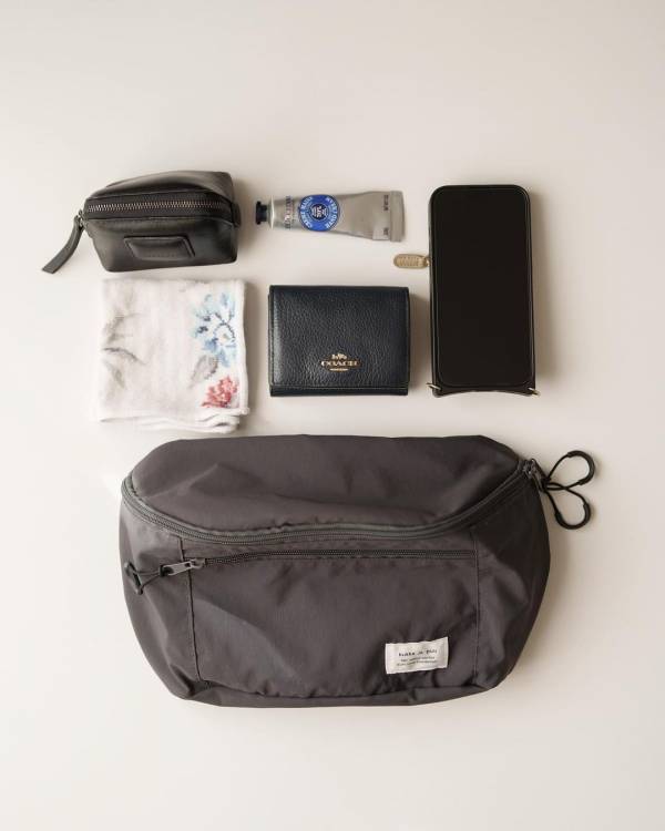 イマドキ小学生の必需品！放課後のお出かけは、クッカヤプー「ゲーム機がしっかり入る ボディバッグ」1つで楽ちんに。[PR]