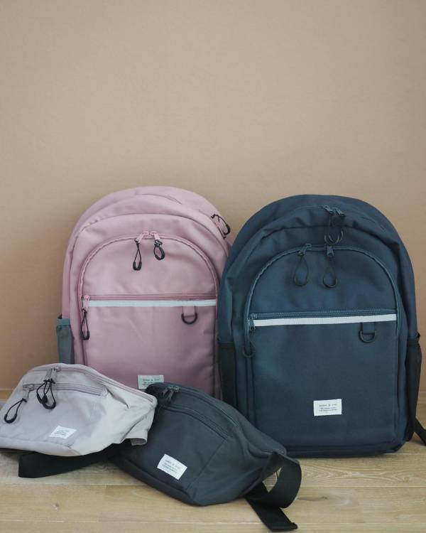 イマドキ小学生の必需品！放課後のお出かけは、クッカヤプー「ゲーム機がしっかり入る ボディバッグ」1つで楽ちんに。[PR]