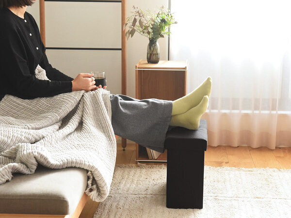 これなら狭スペースに置ける！ちょこんとスリムな「bon moment　1台3役スツール」[PR]