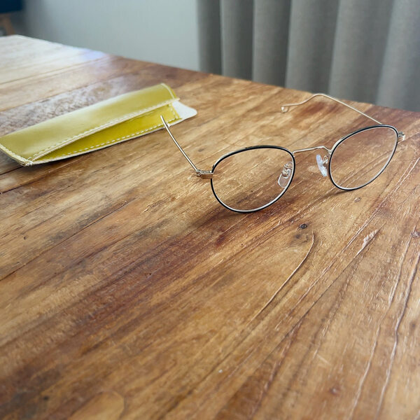 老眼鏡はまだ早い？でも、ぼやける視界は何とかしたい。 目の疲れをいたわる「見え方調整メガネ」[PR]