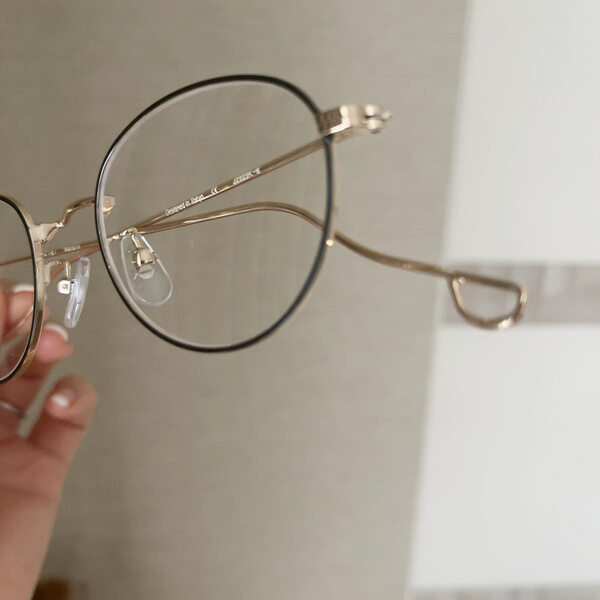 老眼鏡はまだ早い？でも、ぼやける視界は何とかしたい。 目の疲れをいたわる「見え方調整メガネ」[PR]