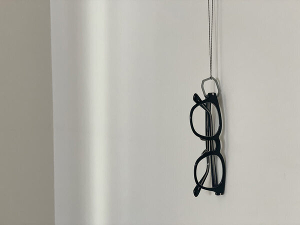 「EAUVUE」のアイウェアループでめがねのおしゃれ上級者に。[PR]