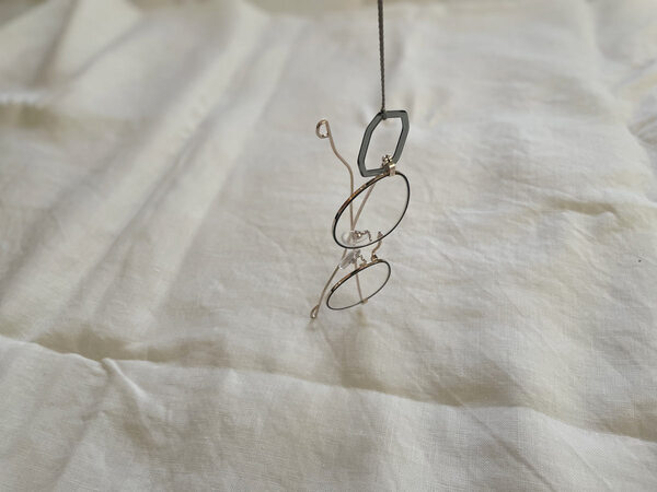 「EAUVUE」のアイウェアループでめがねのおしゃれ上級者に。[PR]