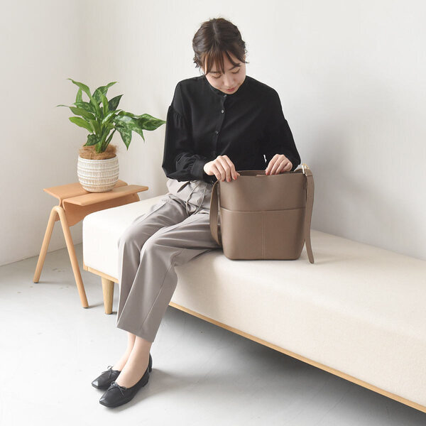 ハレの日スタイルの仕上げは、上品バッグで決まり！[PR]