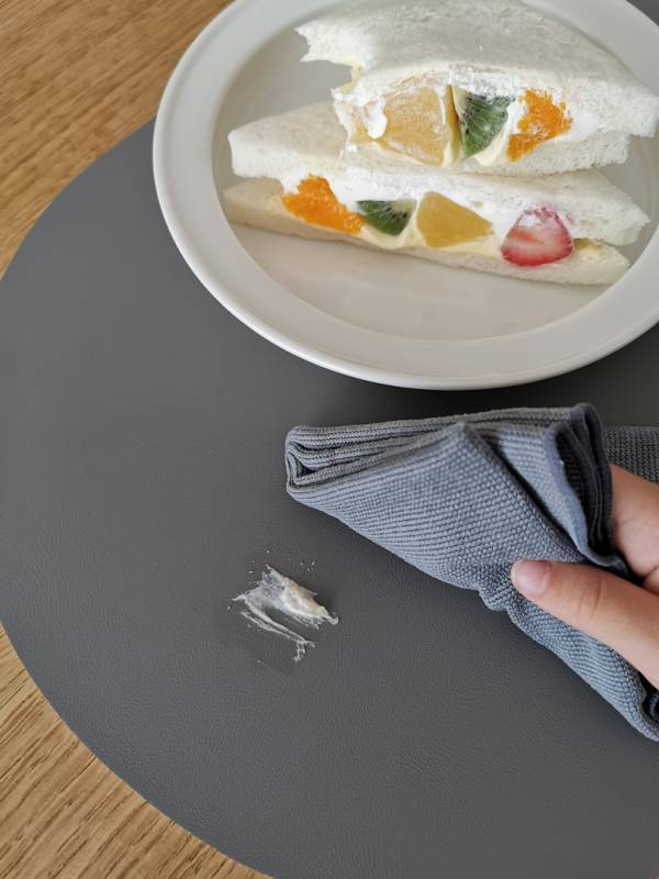 1枚敷くだけ、褒められ食卓コーディネートに。リバーシブルで楽しめるオーバル型ランチョンマットの話【インスタグラマーさんのもの選び】[PR]