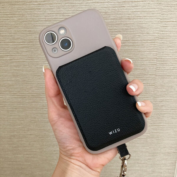 スマホにペタっと取り付け簡単！ スタンドに早変わりするカードホルダー[PR]