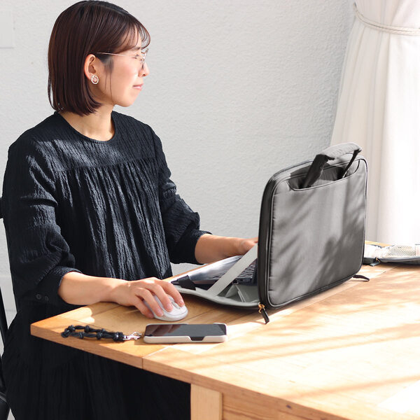 テレワークで働く女性の味方！背筋がしゃんっとなる「bon moment　PCケース」[PR]