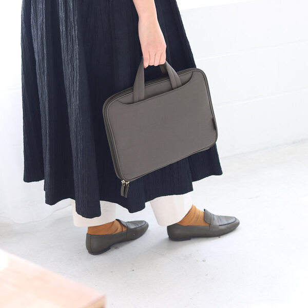 テレワークで働く女性の味方！背筋がしゃんっとなる「bon moment　PCケース」[PR]