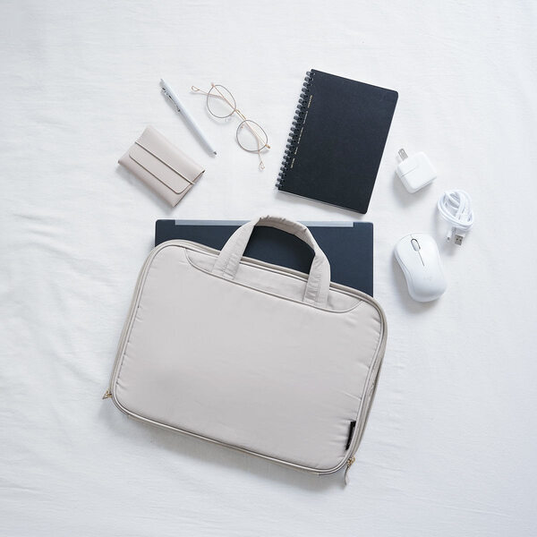 テレワークで働く女性の味方！背筋がしゃんっとなる「bon moment　PCケース」[PR]