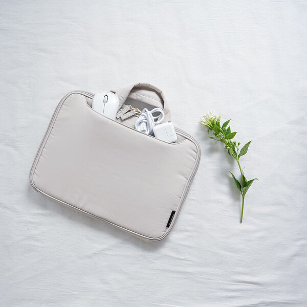 テレワークで働く女性の味方！背筋がしゃんっとなる「bon moment　PCケース」[PR]