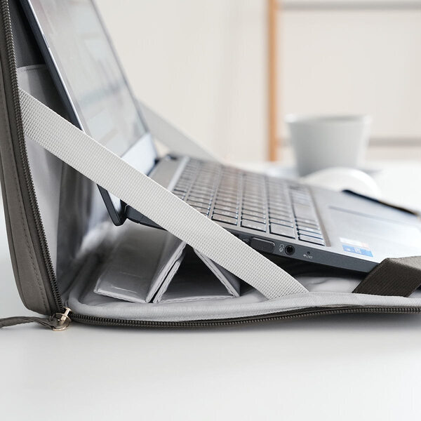 テレワークで働く女性の味方！背筋がしゃんっとなる「bon moment　PCケース」[PR]