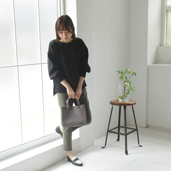定番バッグの理想形！通勤も休日も、学校行事も、週5で使いたくなるミニトート[PR]