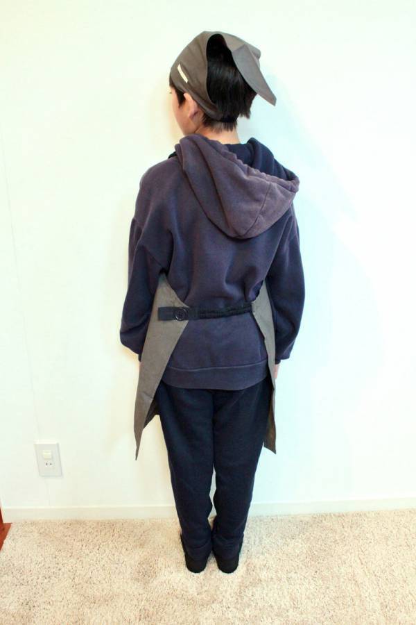 シンプルデザインだから、小学校高学年の調理実習でも活躍。「kukka ja puuキッズエプロン3点セット」[PR]