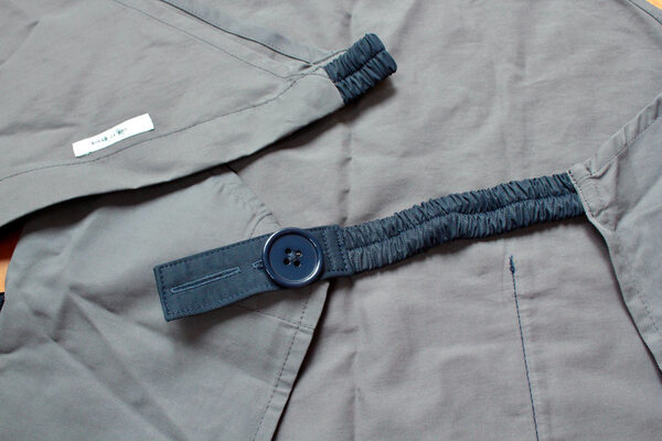 シンプルデザインだから、小学校高学年の調理実習でも活躍。「kukka ja puuキッズエプロン3点セット」[PR]