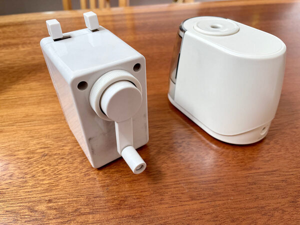 小学生だってラクしたい！毎日の日課“えんぴつ削り”があっという間に済む「電動鉛筆削りドッチモ」[PR]