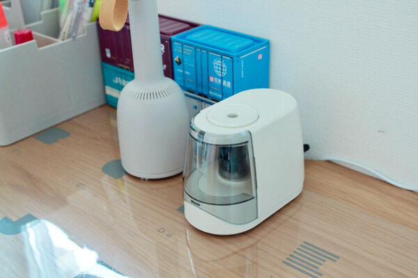 小学生だってラクしたい！毎日の日課“えんぴつ削り”があっという間に済む「電動鉛筆削りドッチモ」[PR]