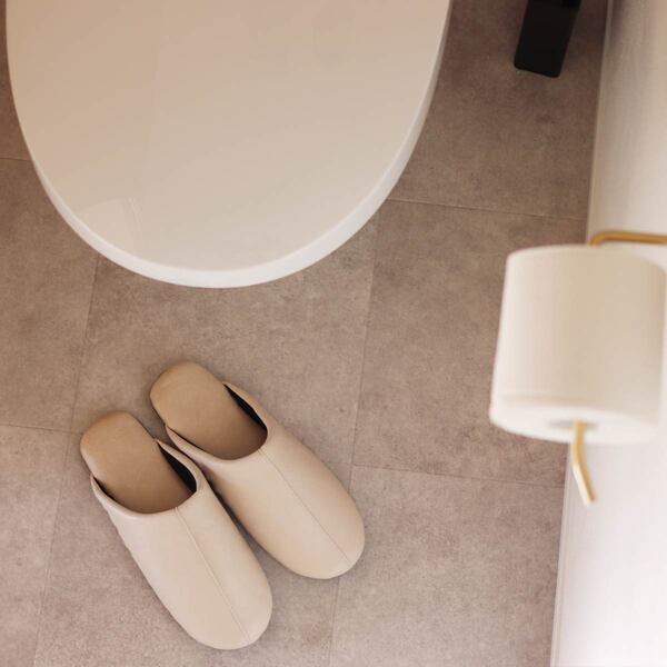 理想のトイレスリッパやっと見つけた！除菌ができるスリッパ、スタッフのトイレ事情をご紹介[PR]