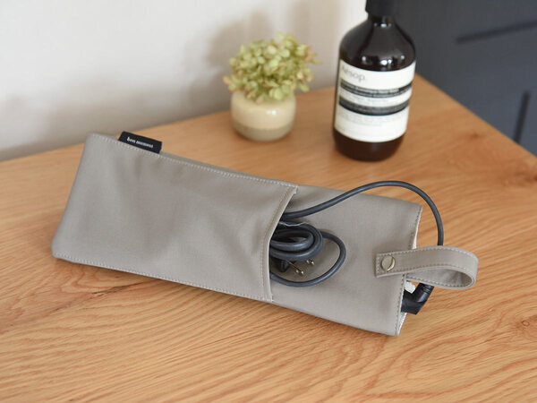 人気カラー再入荷！耐熱温度300℃の頼れる「ヘアアイロンポーチ」愛用スタッフの声[PR]